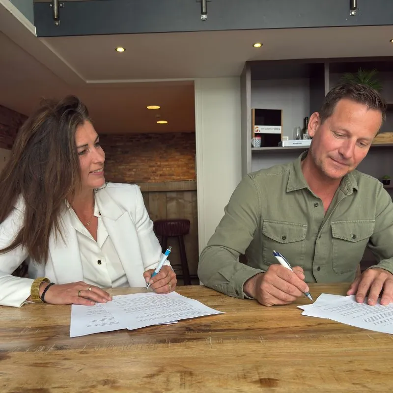 Overname elan media beeld Overname Elan Media